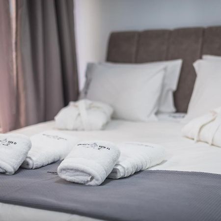 Iguana Gold Luxury Suites 1Min From Ermou Str เอเธนส์ ภายนอก รูปภาพ