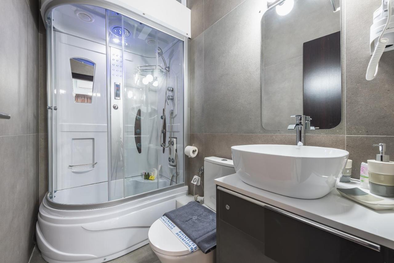 Iguana Gold Luxury Suites 1Min From Ermou Str เอเธนส์ ภายนอก รูปภาพ