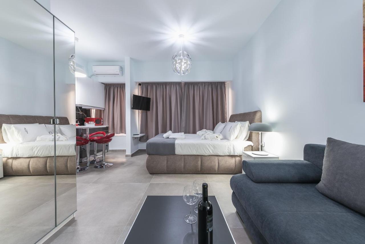 Iguana Gold Luxury Suites 1Min From Ermou Str เอเธนส์ ภายนอก รูปภาพ