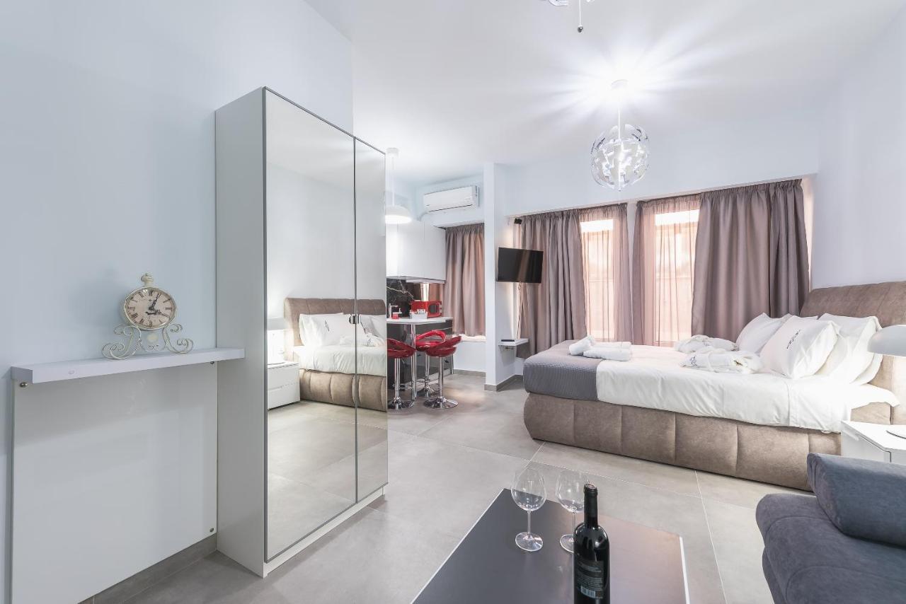 Iguana Gold Luxury Suites 1Min From Ermou Str เอเธนส์ ภายนอก รูปภาพ